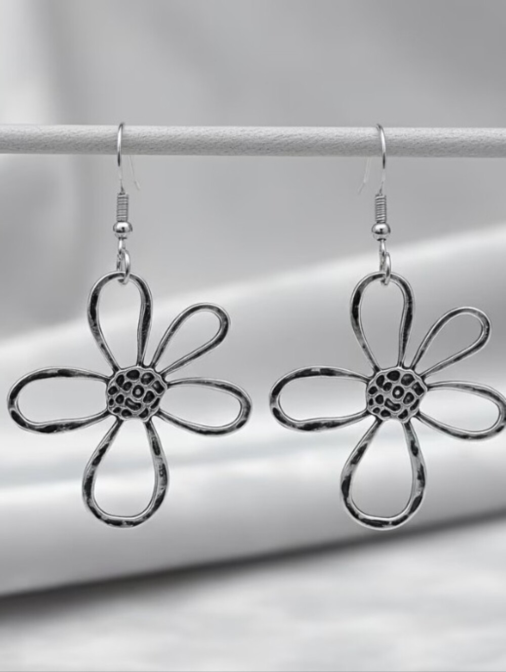 Bohemian Style Silver Flower Pendant Necklace & Earring Set. New! - Picture 3 of 4